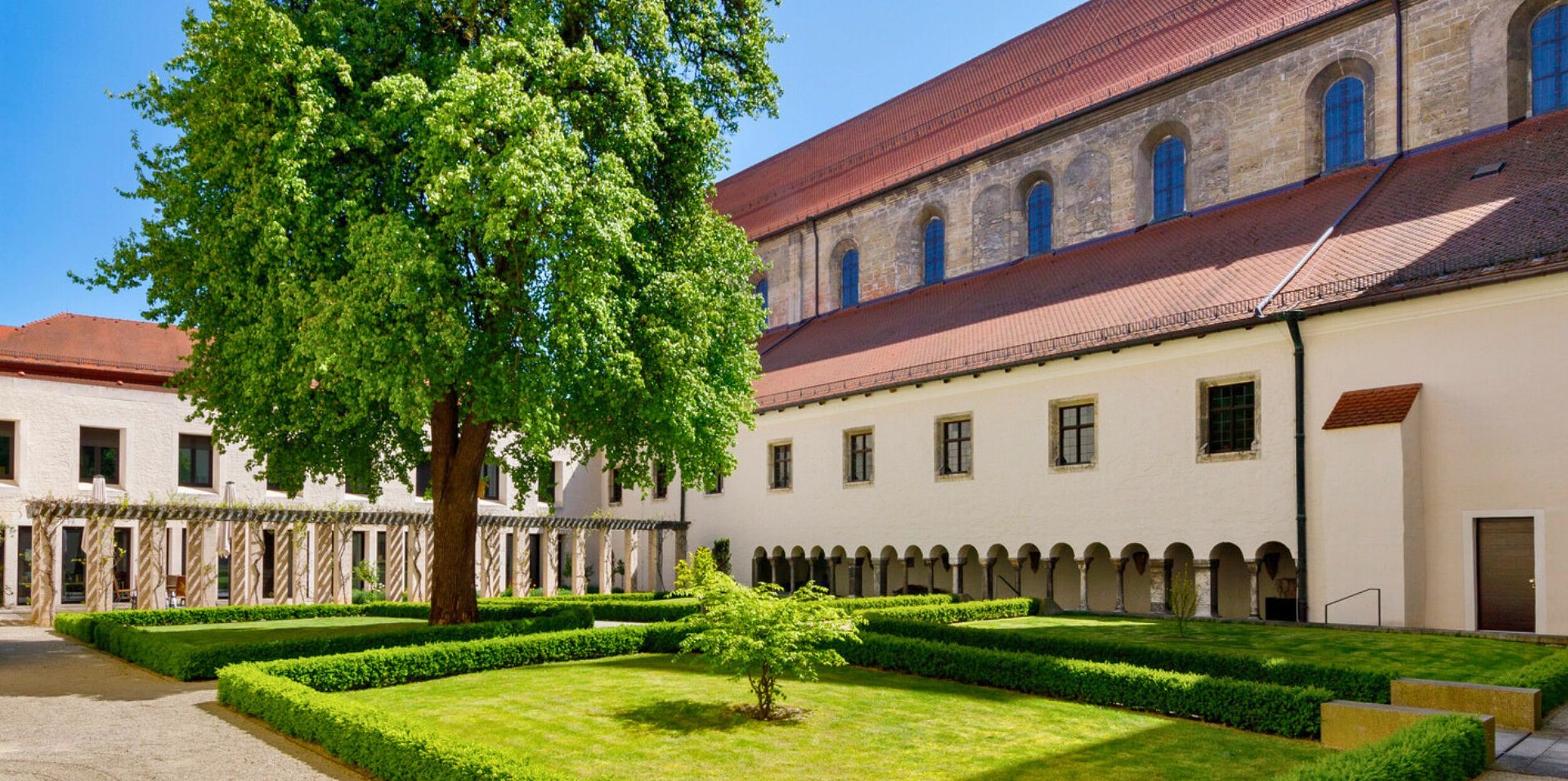 Ordinariat Regensburg| © Julia Knorr Innenhof des Bischöflichen Ordinariats in Regensburg